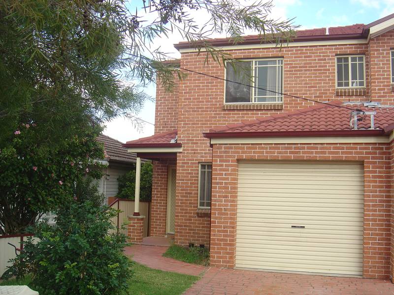 LOCATED IN HANDY LOCATION Picture 1