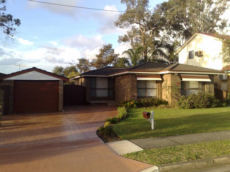 Located in a Quiet Street, Picture 1