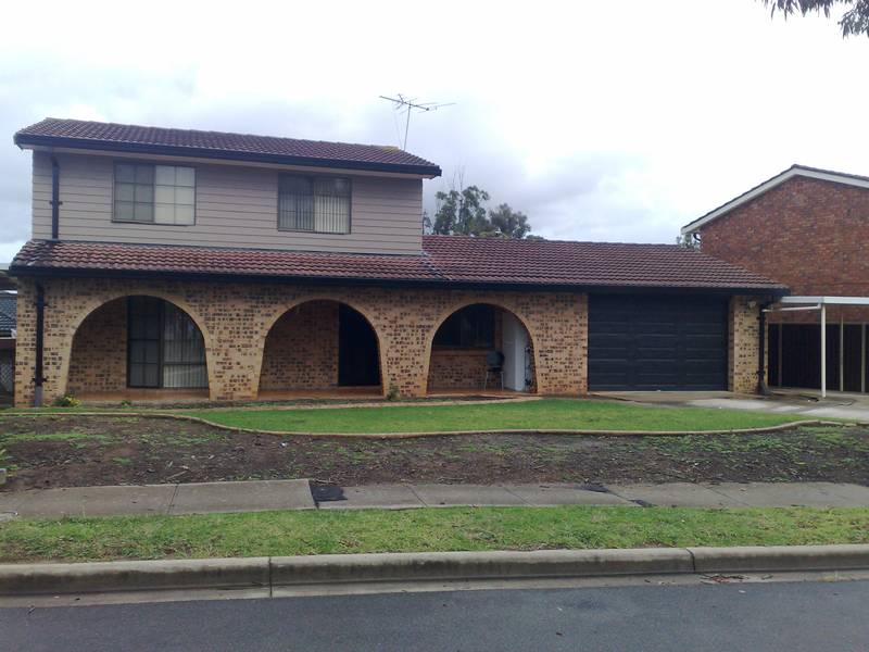 Located in a Quiet Cul-De-Sac, Picture 1