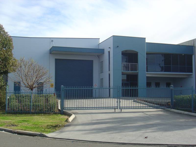 MODERN FREE STANDING WAREHOUSE Picture 1