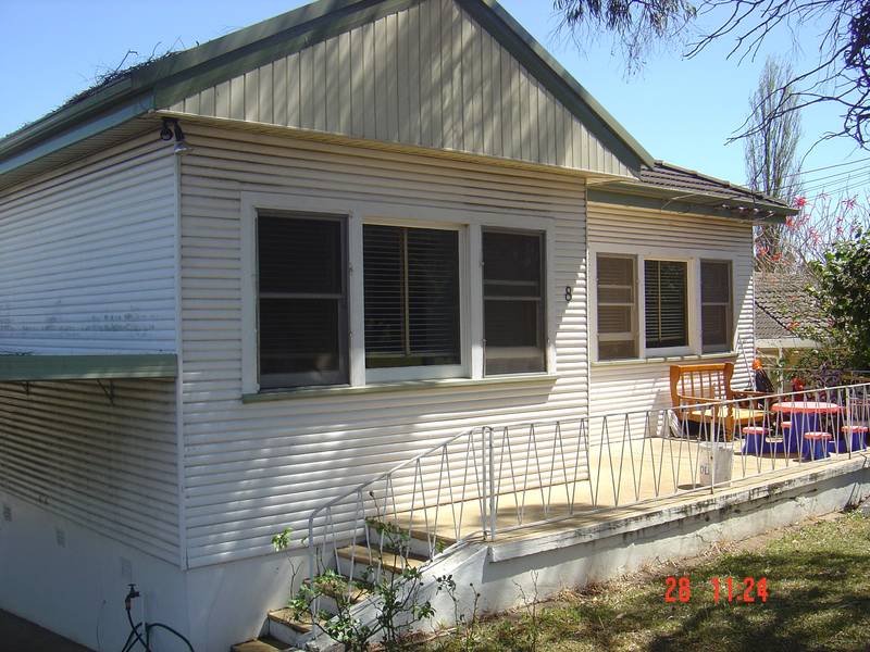 CENTRALLY LOCATED Picture 1