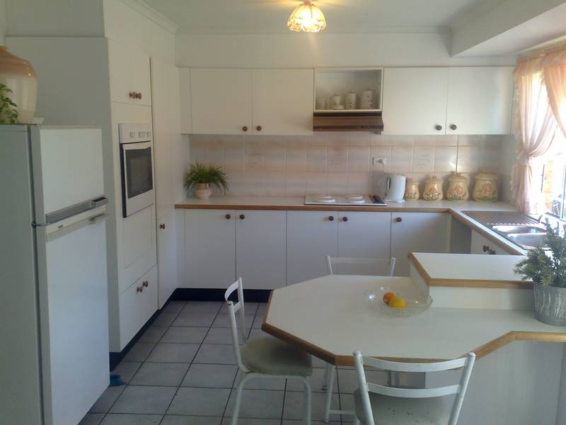 Set on the high side of the street Picture 3