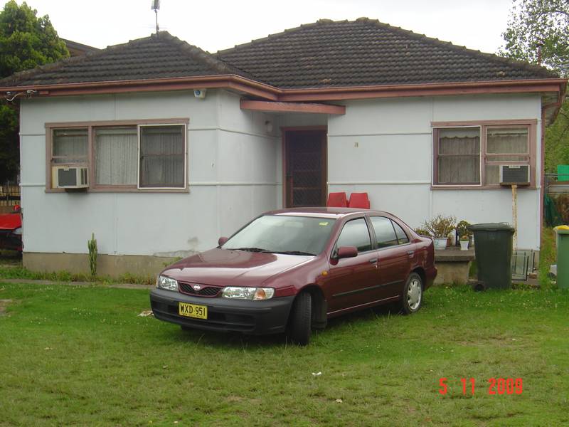 WALK TO ALL AMENITIES Picture 1