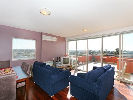 **Application Approved** Deluxe Penthouse with City Views Picture