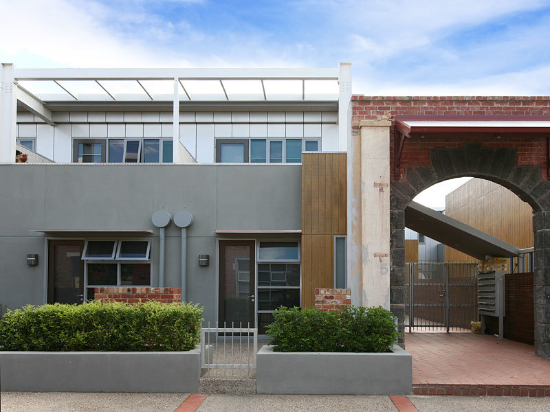 CONTEMPORARY ELEGANCE Picture 2