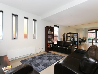 CONTEMPORARY ELEGANCE Picture