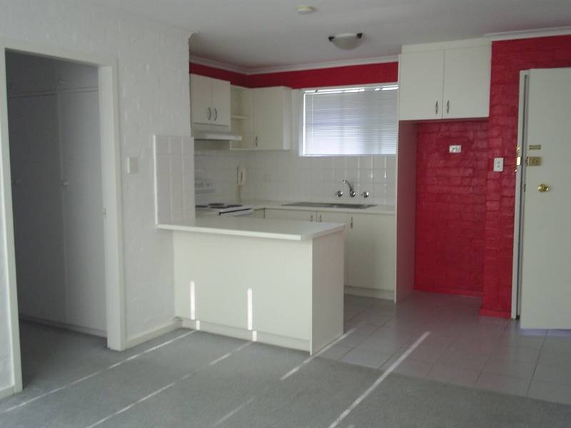 **Application Approved**RENOVATED SECURE APARTMENT IN FABULOUS LOCATION! Picture