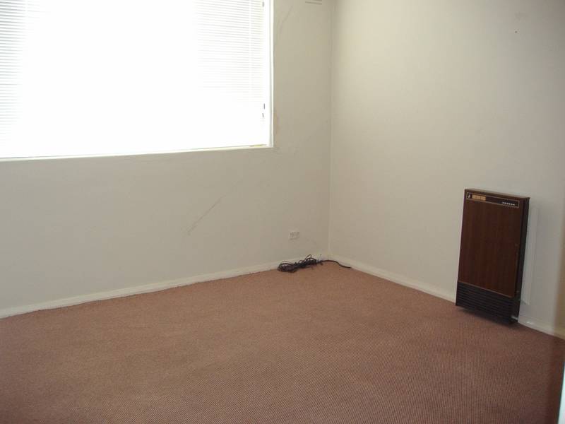 **Appliation Approved** LOVELY NEAT PROPERTY CLOSE TO SHOPS, CAFES & TRANSPORT Picture 2