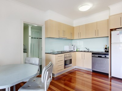 Spacious One Bedroom Apartment Picture