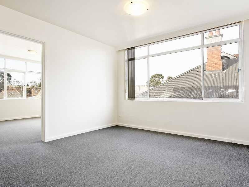 One Bedroom Beauty ! Picture 3