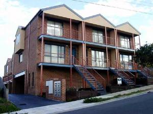 EXECUTIVE TOWNHOUSE FOR THE WORKING PROFESSIONAL Picture 1