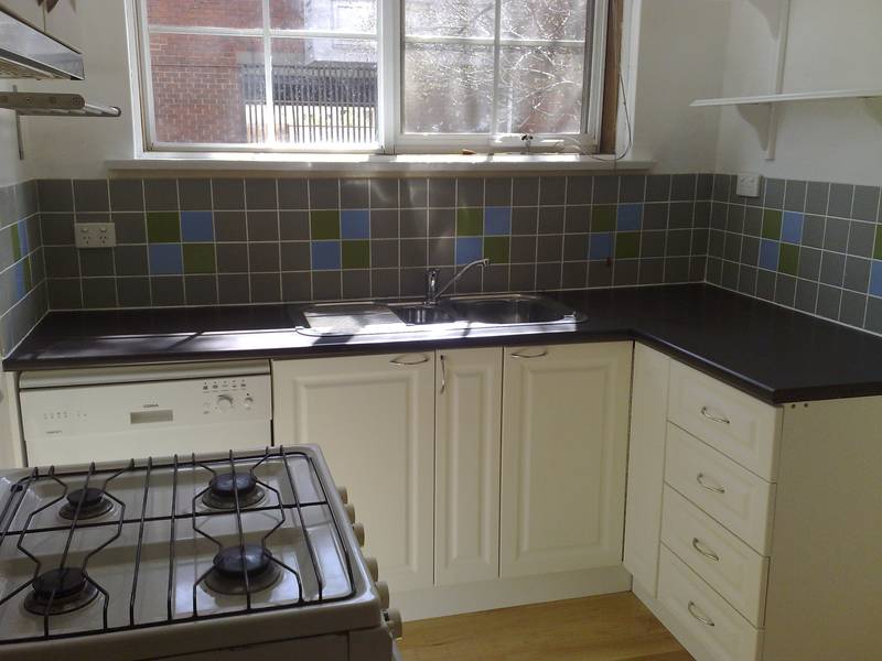 AN EASY DECISION Picture 2