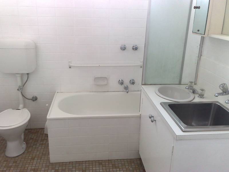 AN EASY DECISION Picture 3