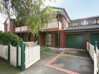 Executive Living on Chicago Street Picture Executive Living on Chicago Street Picture