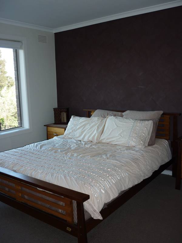 Fully Renovated Large 2 Bedroom Apartment Picture 2