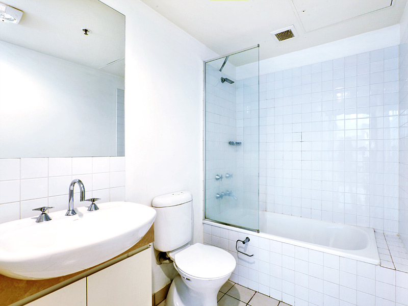 Opportunity to move in or invest in a modern secure apartment Picture 3