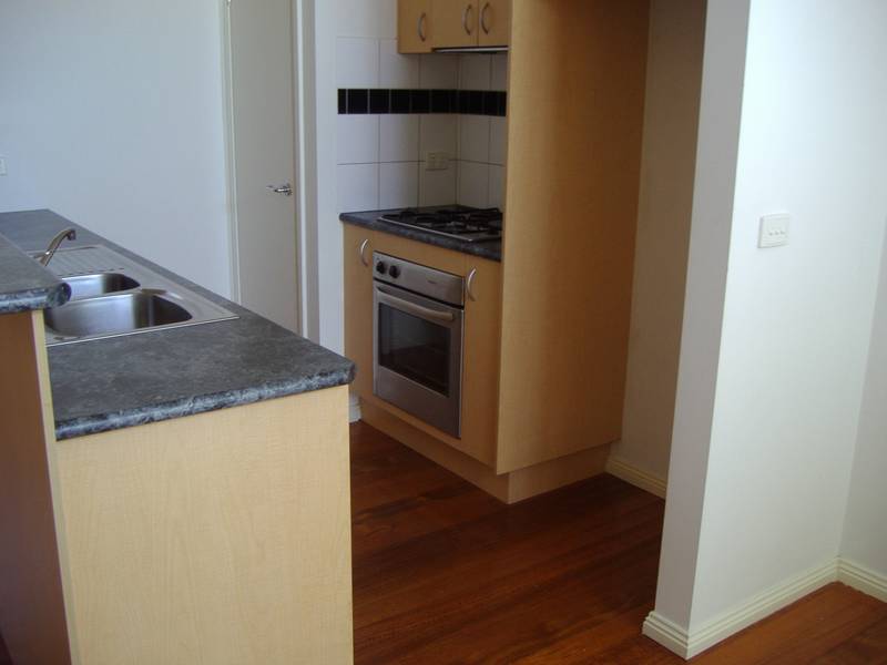 THREE BEDROOM TOWNHOUSE Picture 2