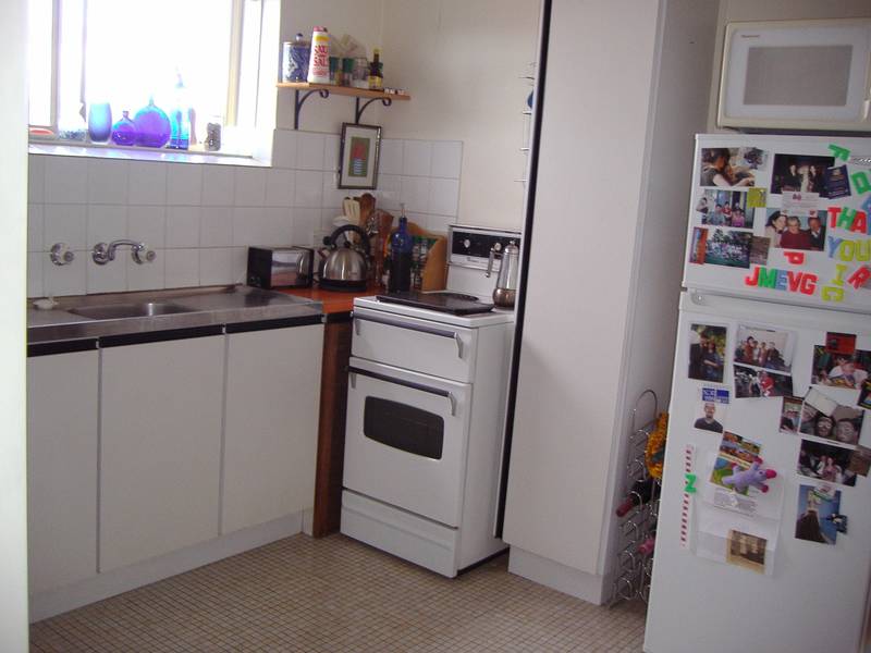 TOP FLOOR APARTMENT IN GREAT LOCATION Picture 2