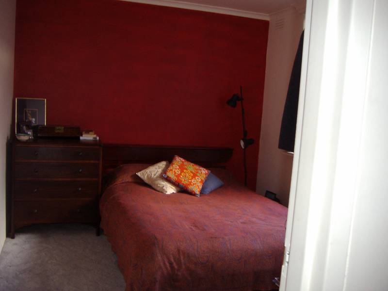 TOP FLOOR APARTMENT IN GREAT LOCATION Picture 3