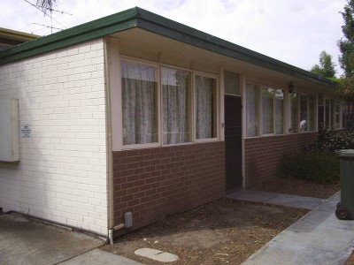 WELL LOCATED COSY FLAT Picture