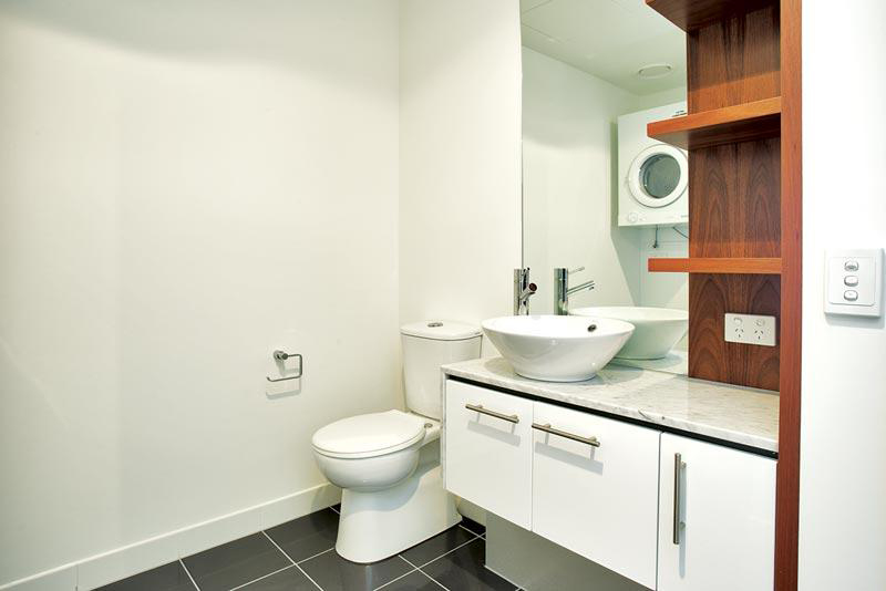 STYLISH LIVING JUST WAITING FOR YOU. Picture 3