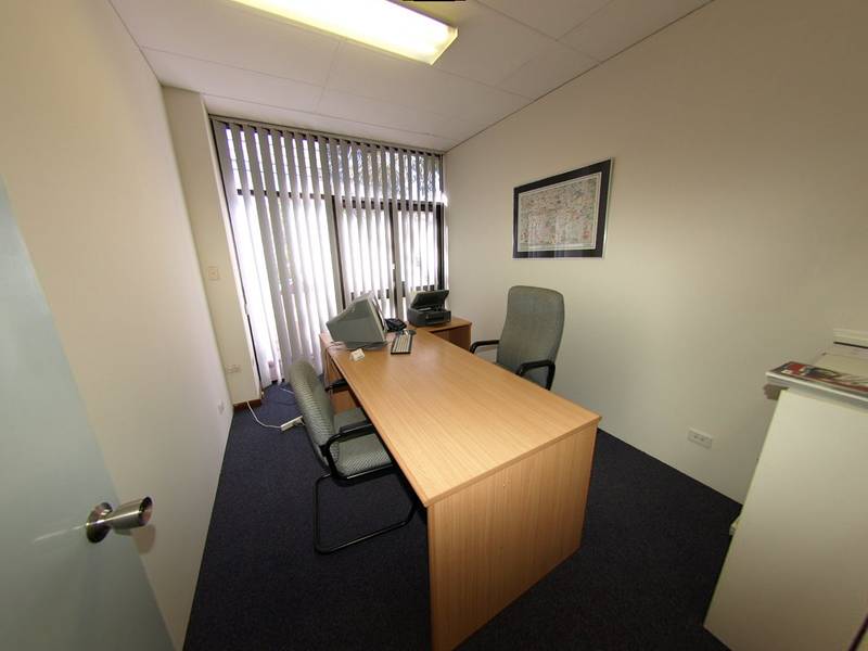 Fully Furnished and Equipped Offices Picture 3
