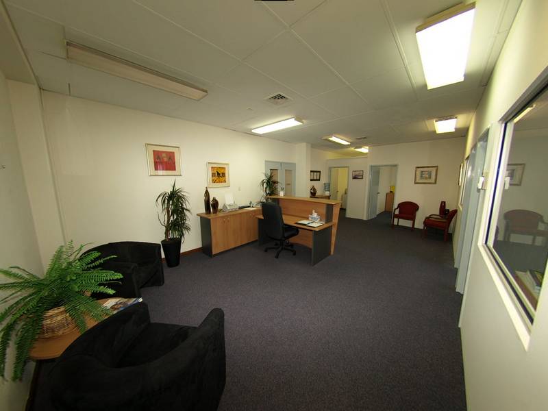 Fully Furnished and Equipped Offices Picture 1