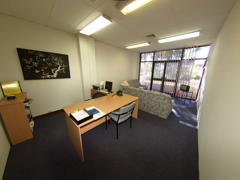 Fully Furnished and Equipped Offices Picture 2