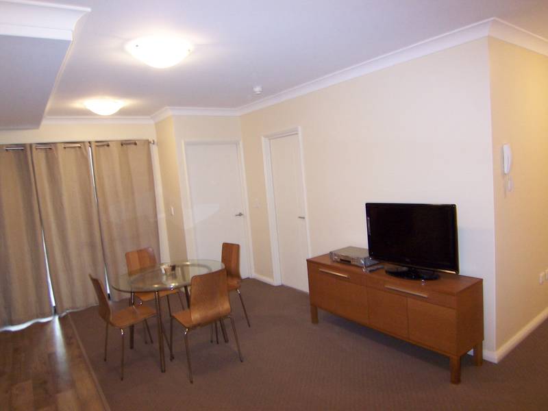 BRAND NEW FULLY FURNISHED BOUTIQUE APARTMENT - 2 Minutes to RPH Picture 1