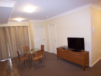 BRAND NEW FULLY FURNISHED BOUTIQUE APARTMENT - 2 Minutes to RPH Picture