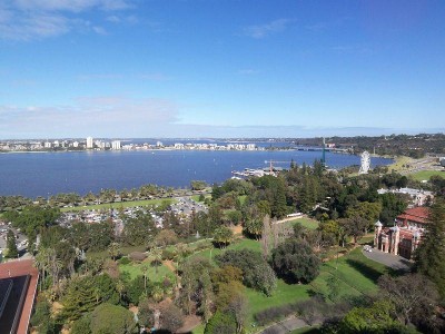 ABSOLUTE
LUXURY with SPECTACULAR
RIVER
VIEWS
FOREVER Picture