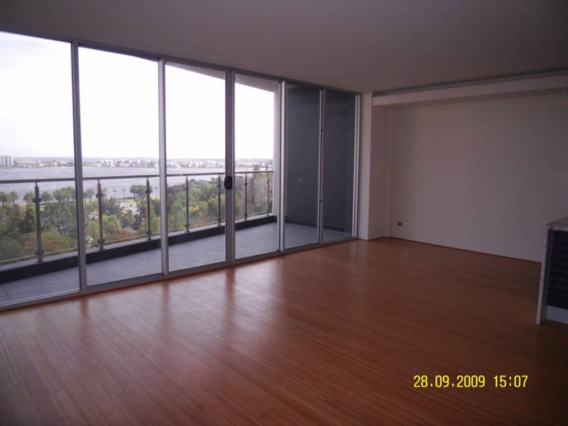 Brand New, Large Apartment with Sensational River Views Picture 1