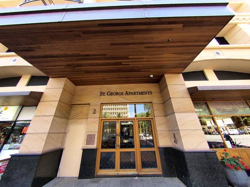 Luxurious Top Level Penthouse! Picture 2