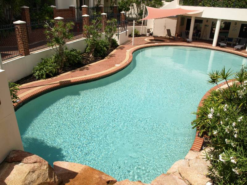 POOLSIDE RETREAT Picture 1