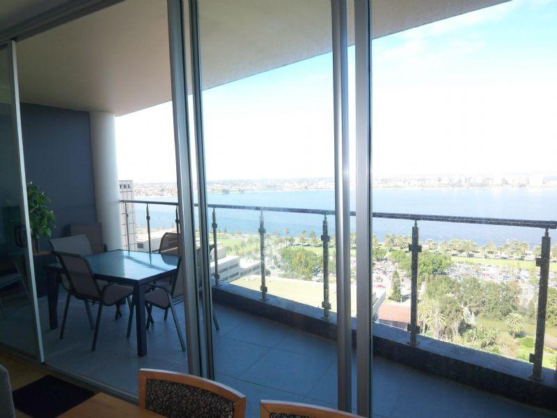 SENSATIONAL RIVER VIEWS ..... LUXURIOUSLY FURNISHED Picture 3