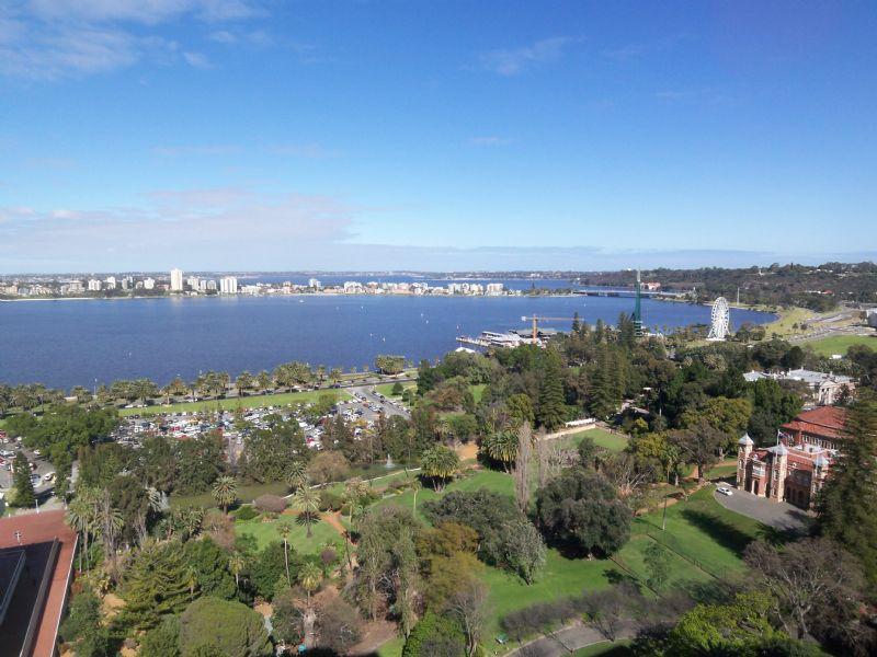 SENSATIONAL RIVER VIEWS ..... LUXURIOUSLY FURNISHED Picture 1