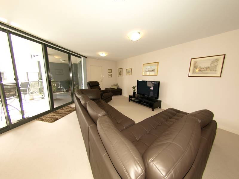 ROYALE LIVING Picture 2