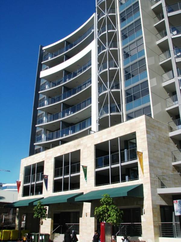 ROYALE LIVING Picture 1