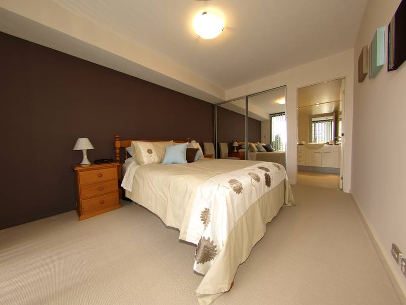 ROYALE LIVING Picture 2