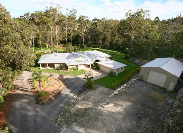 Spectacular Acreage Hideaway Picture 2