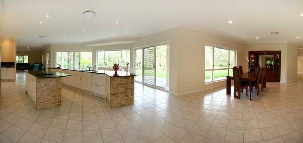 Spectacular Acreage Hideaway Picture 3