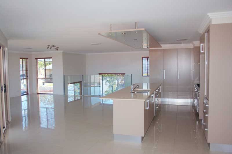 Must See! Must Sell! Picture 1