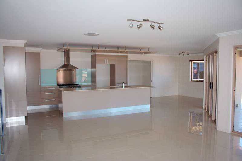 Must See! Must Sell! Picture 3