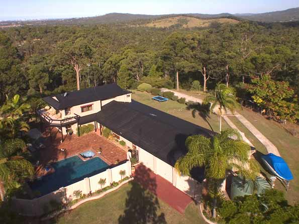 Executive Acreage Paradise! Picture 1