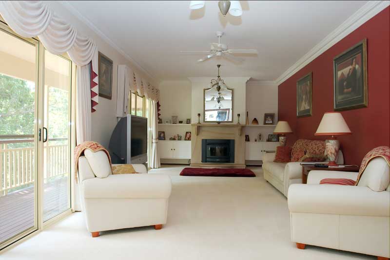 Enchanting Colonial Acreage Picture 2