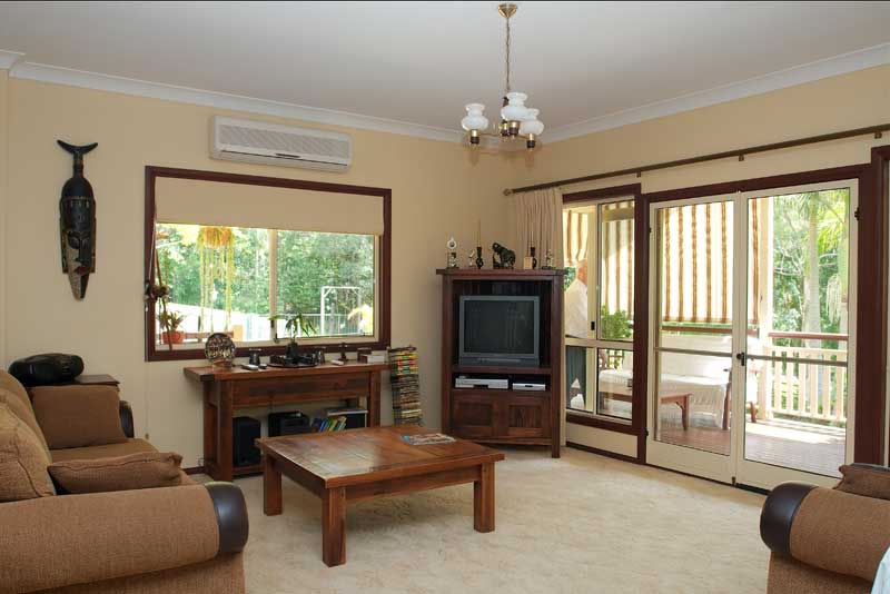 Enchanting Colonial Acreage Picture 3