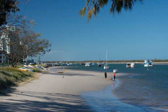 Beautiful Broadwater Location Picture