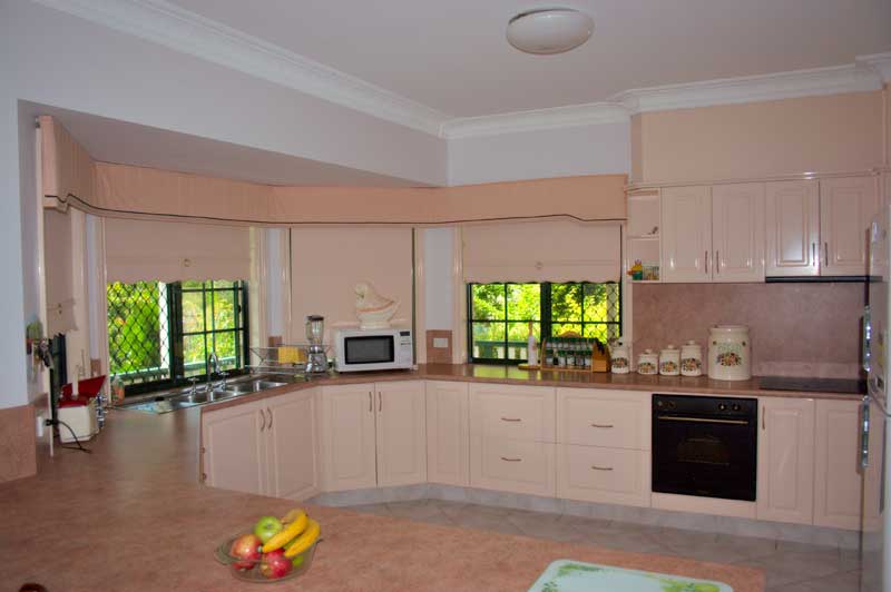 Colonial Charm, Dual Living Picture 2