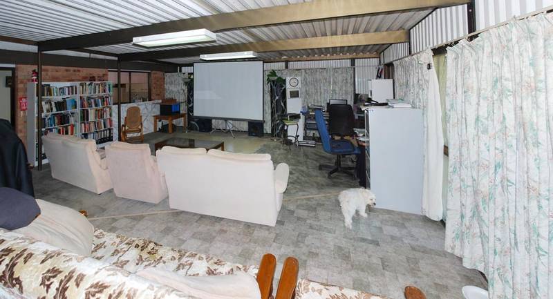 TLC Required! Picture 2