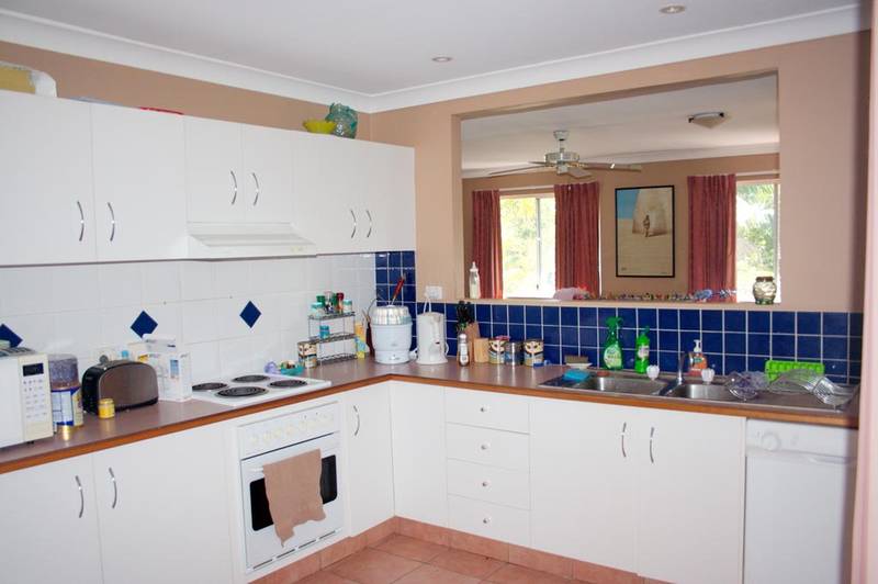 Excellent Location - Close To School, Shops and More! Picture 2